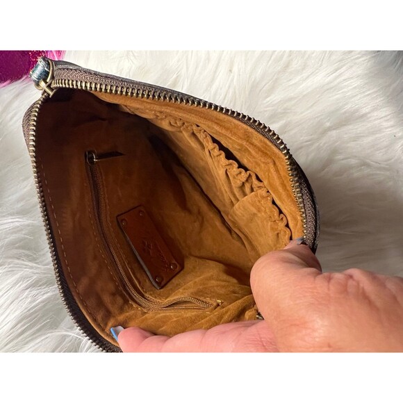 Patricia Nash tooled leather Cassini wristlet like new - Picture 2 of 5